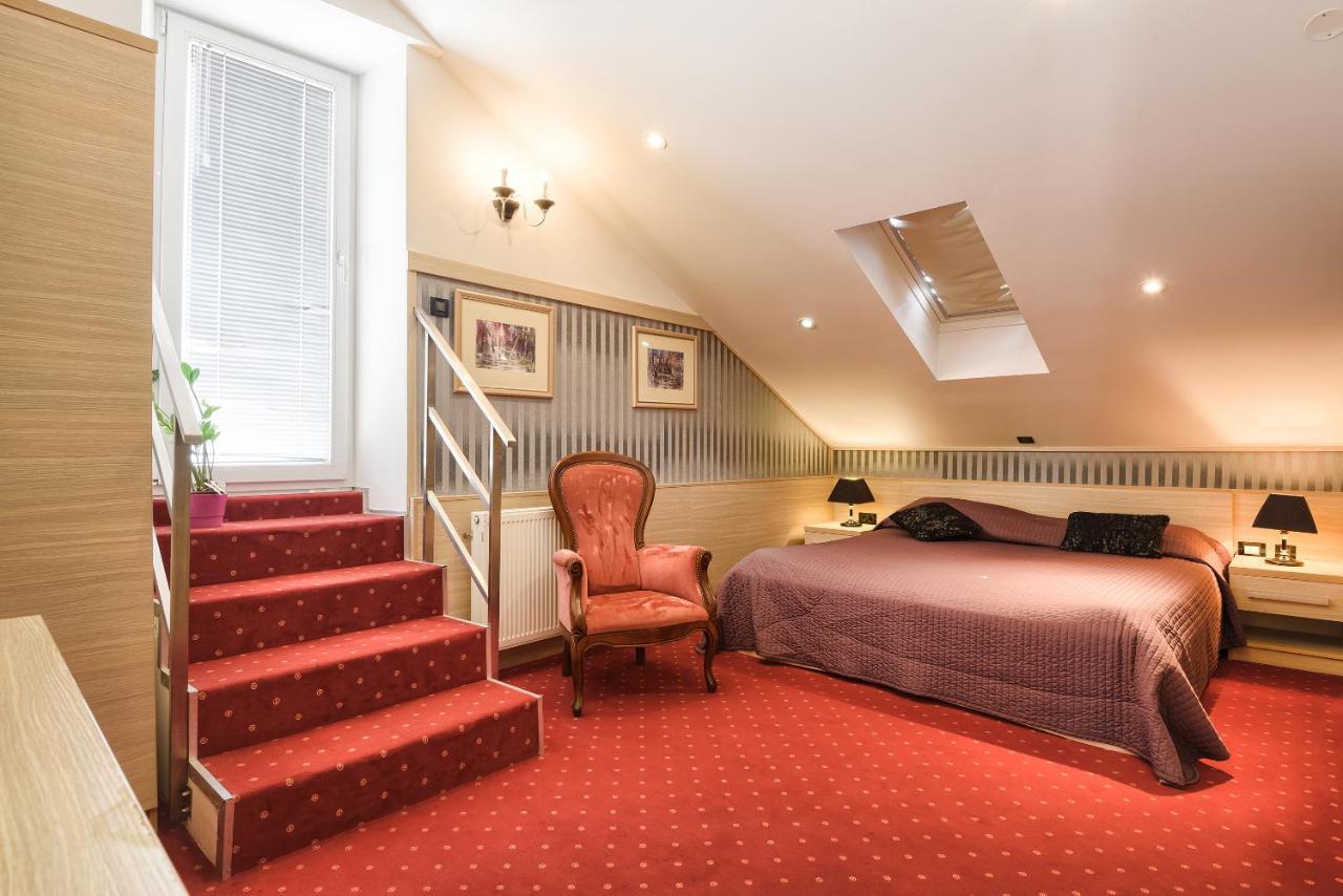 Hotel Galija Pula Bagian luar foto
