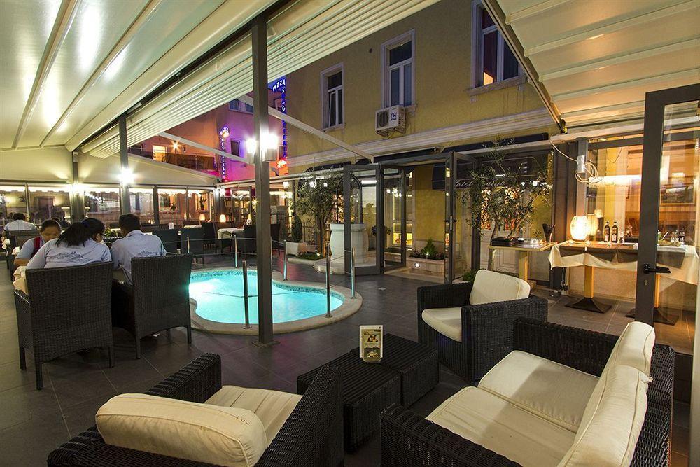 Hotel Galija Pula Bagian luar foto