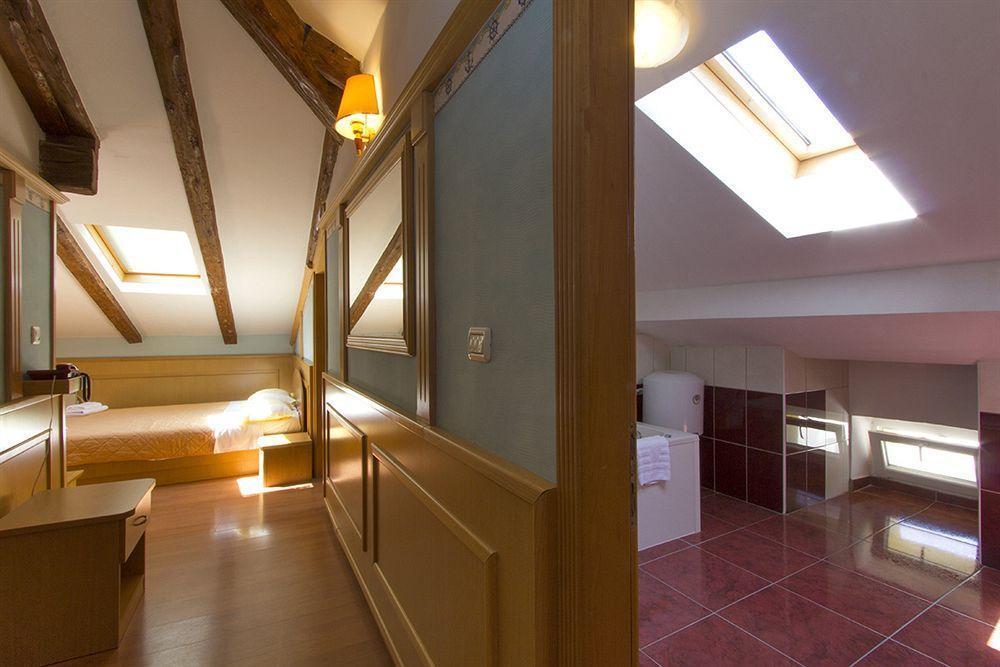 Hotel Galija Pula Bagian luar foto