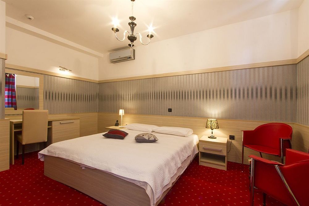 Hotel Galija Pula Bagian luar foto