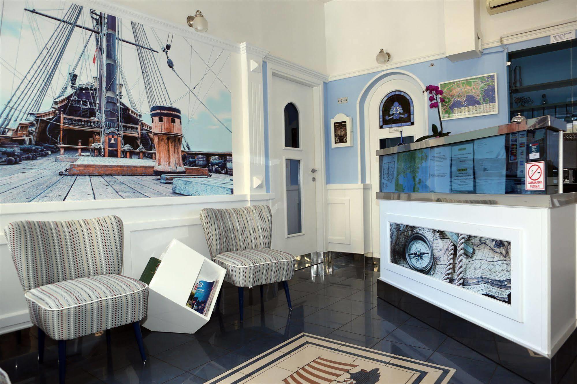 Hotel Galija Pula Bagian luar foto