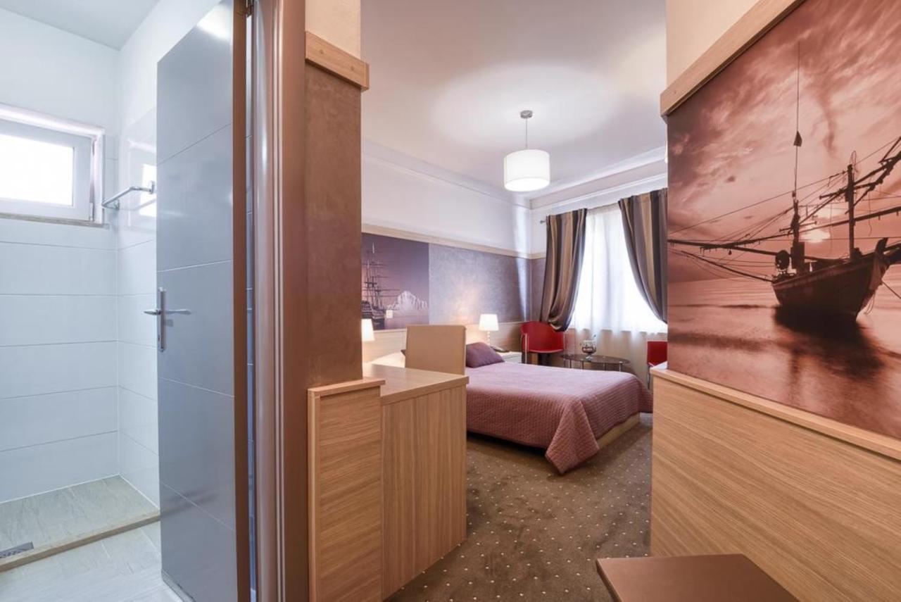 Hotel Galija Pula Bagian luar foto