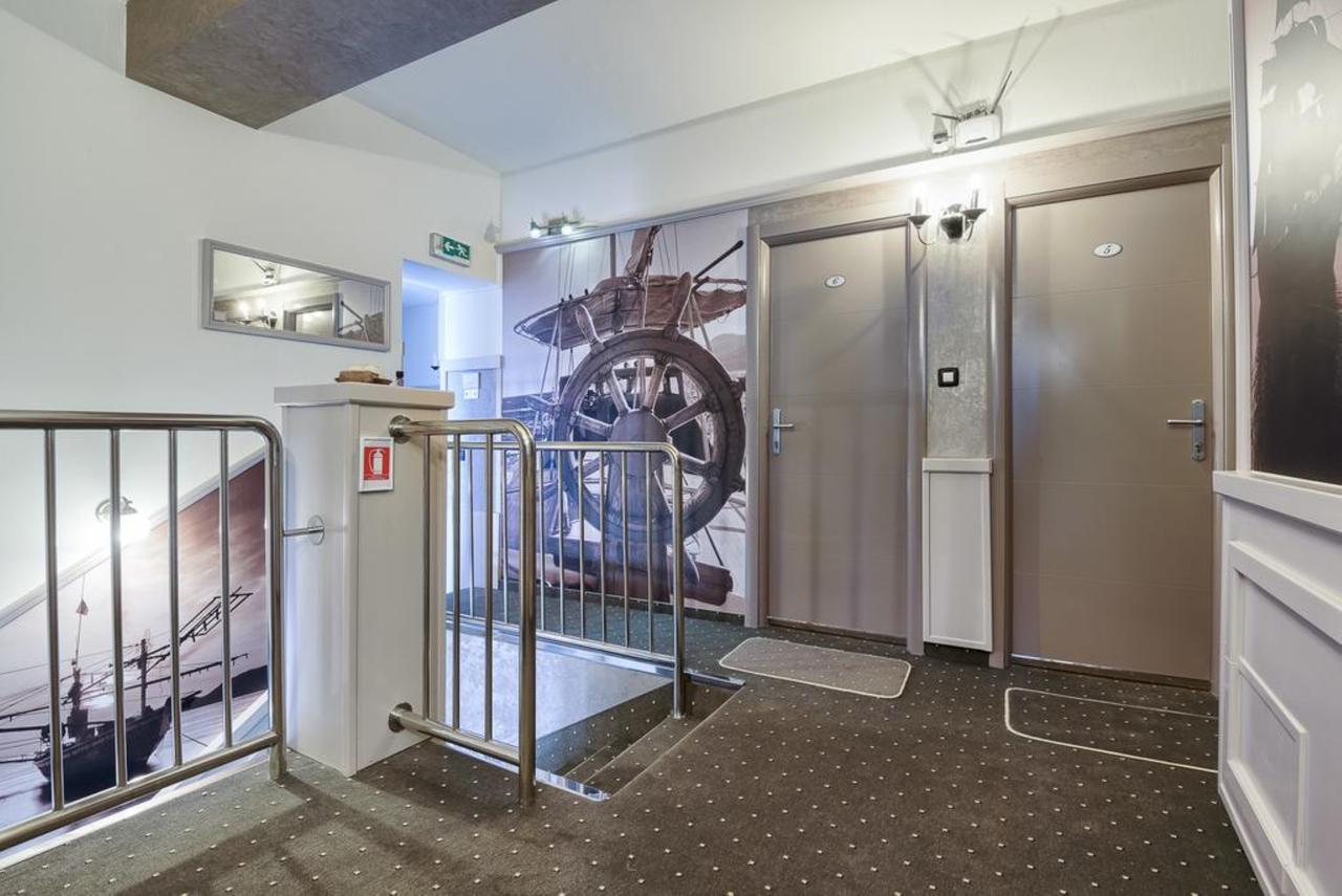 Hotel Galija Pula Bagian luar foto
