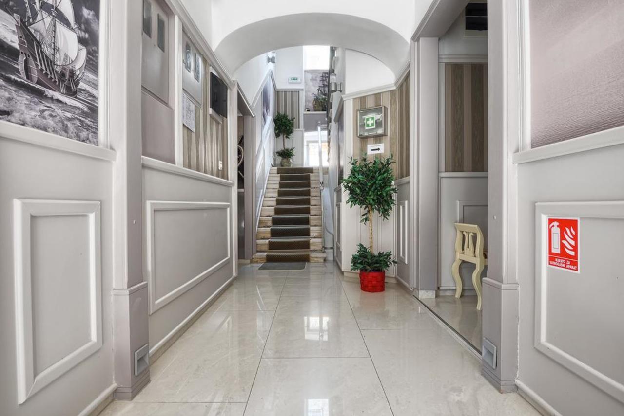 Hotel Galija Pula Bagian luar foto