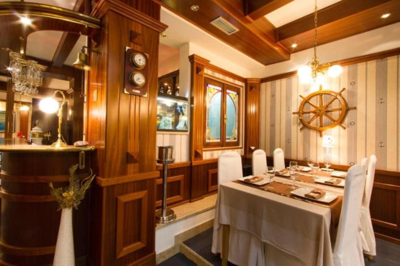 Hotel Galija Pula Bagian luar foto