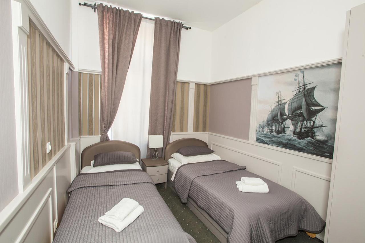 Hotel Galija Pula Bagian luar foto