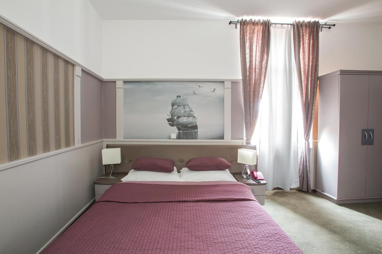 Hotel Galija Pula Bagian luar foto