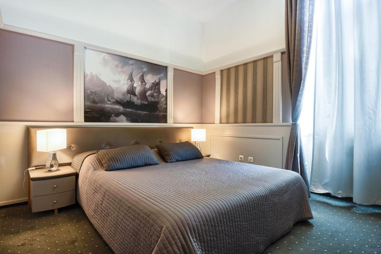 Hotel Galija Pula Bagian luar foto