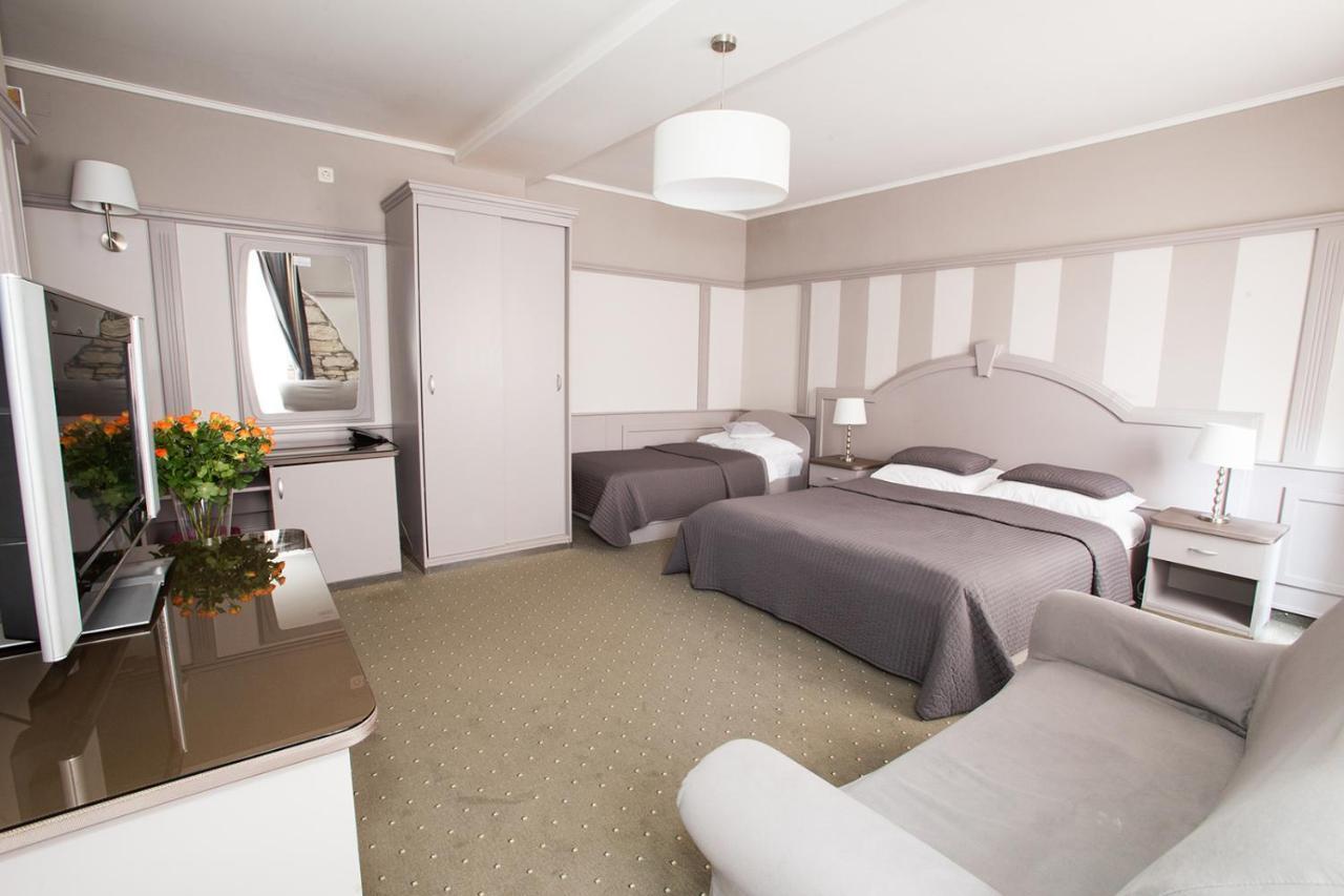 Hotel Galija Pula Bagian luar foto