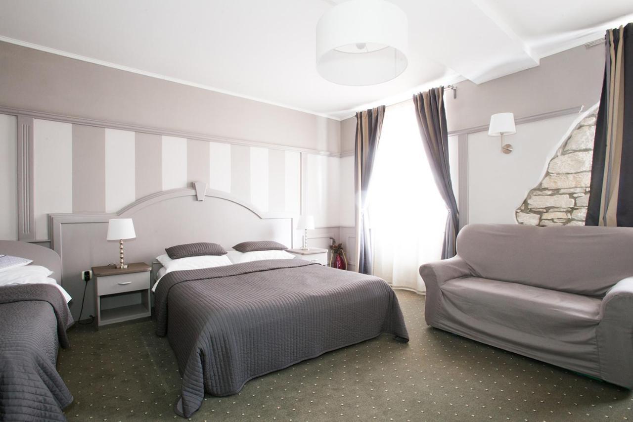 Hotel Galija Pula Bagian luar foto