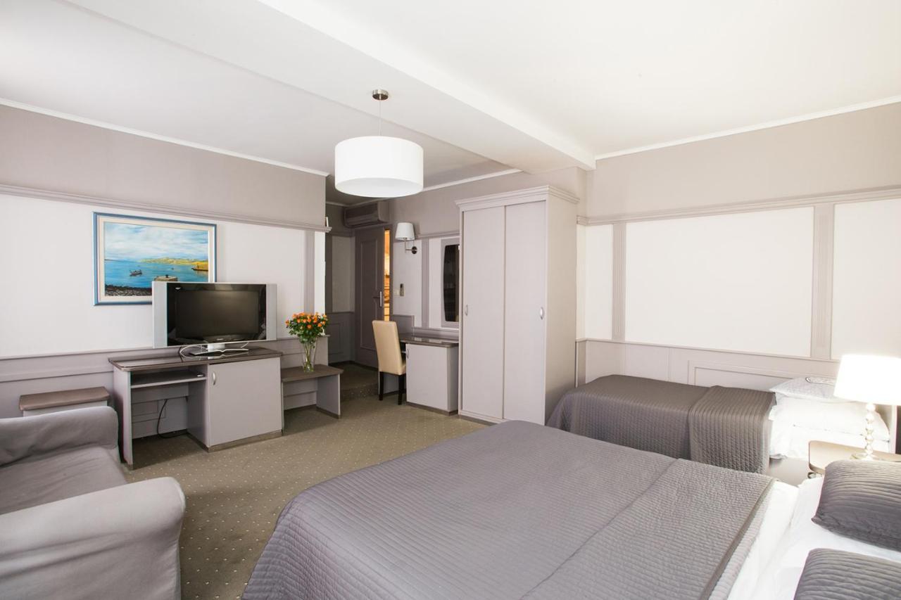 Hotel Galija Pula Bagian luar foto