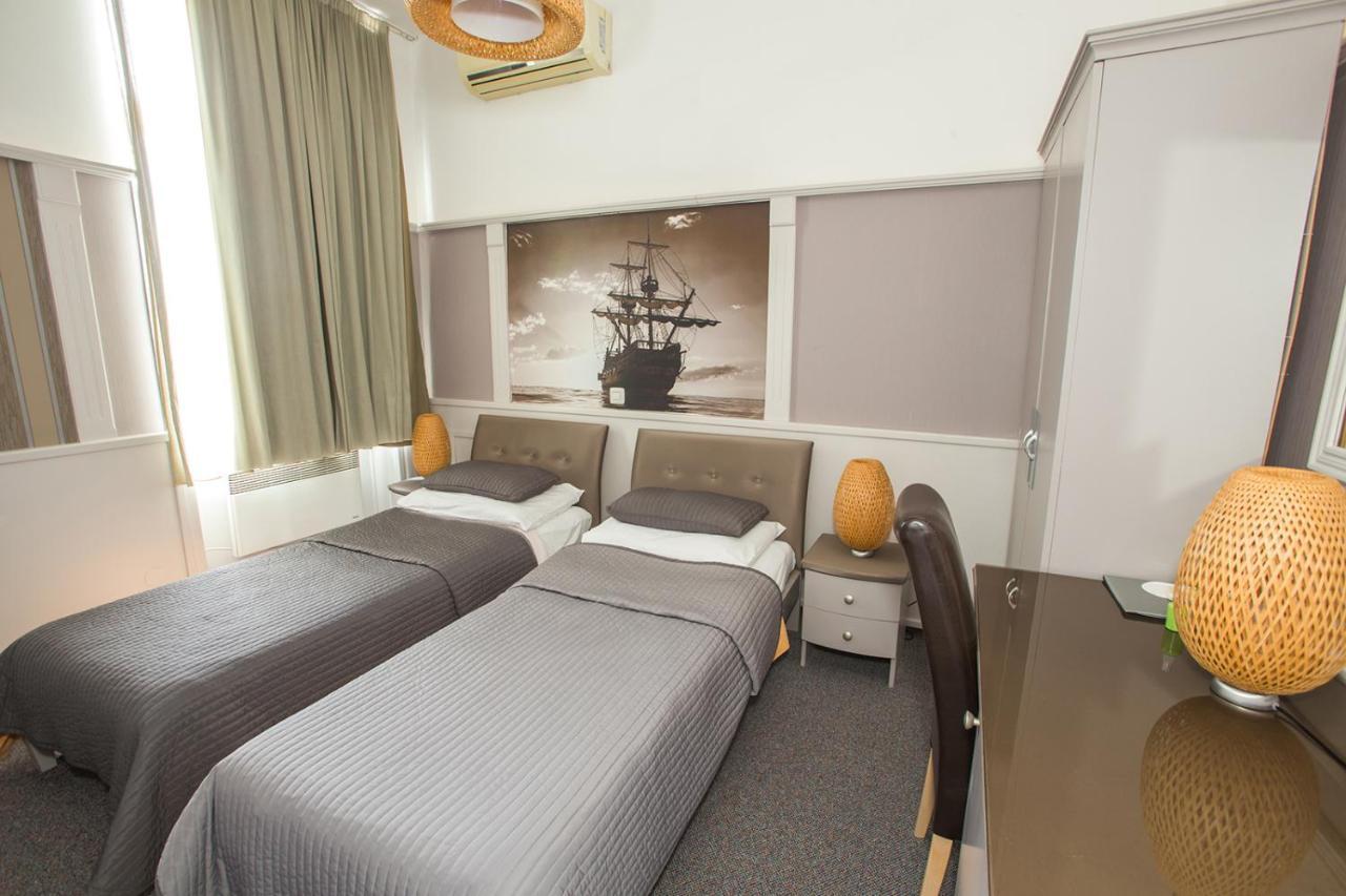 Hotel Galija Pula Bagian luar foto