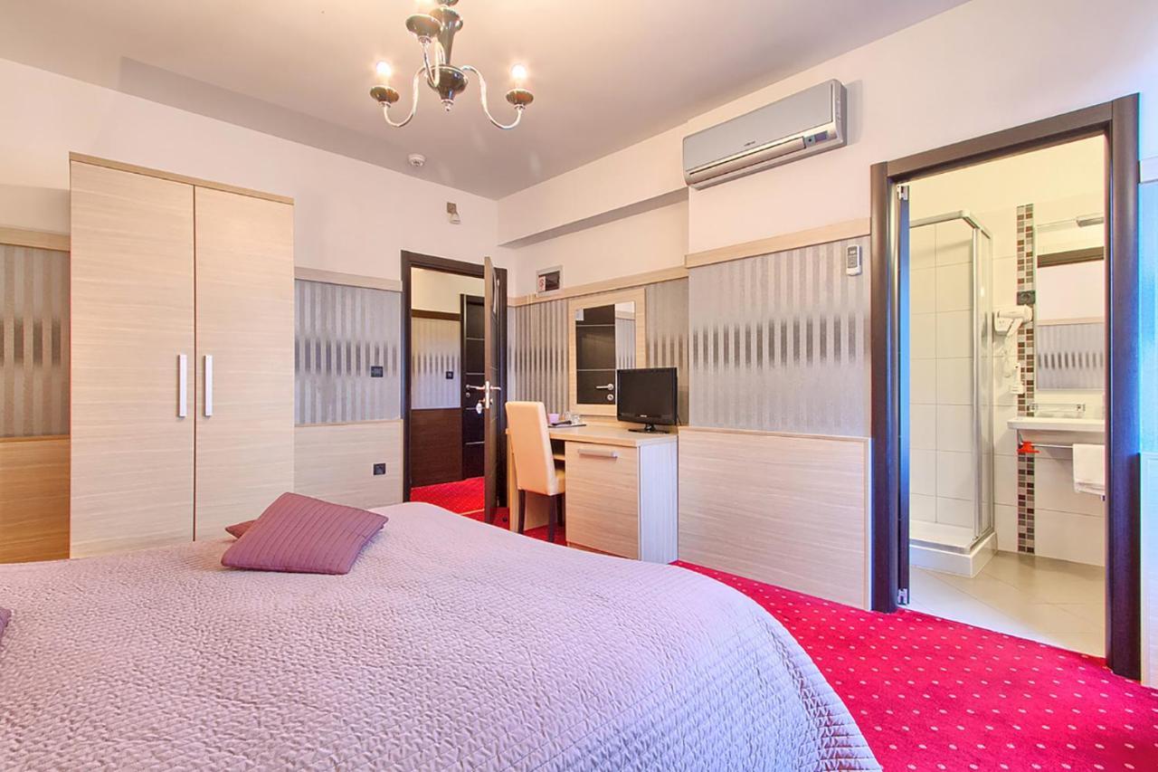 Hotel Galija Pula Bagian luar foto