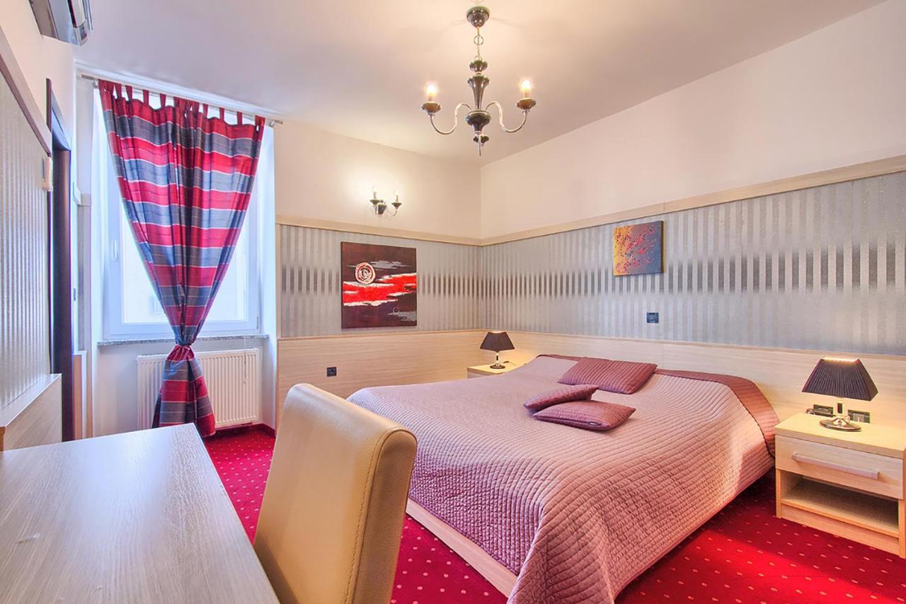 Hotel Galija Pula Bagian luar foto